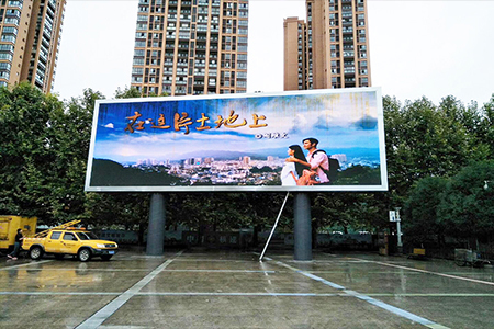 惠州某广场中心户外P8全彩led显示屏