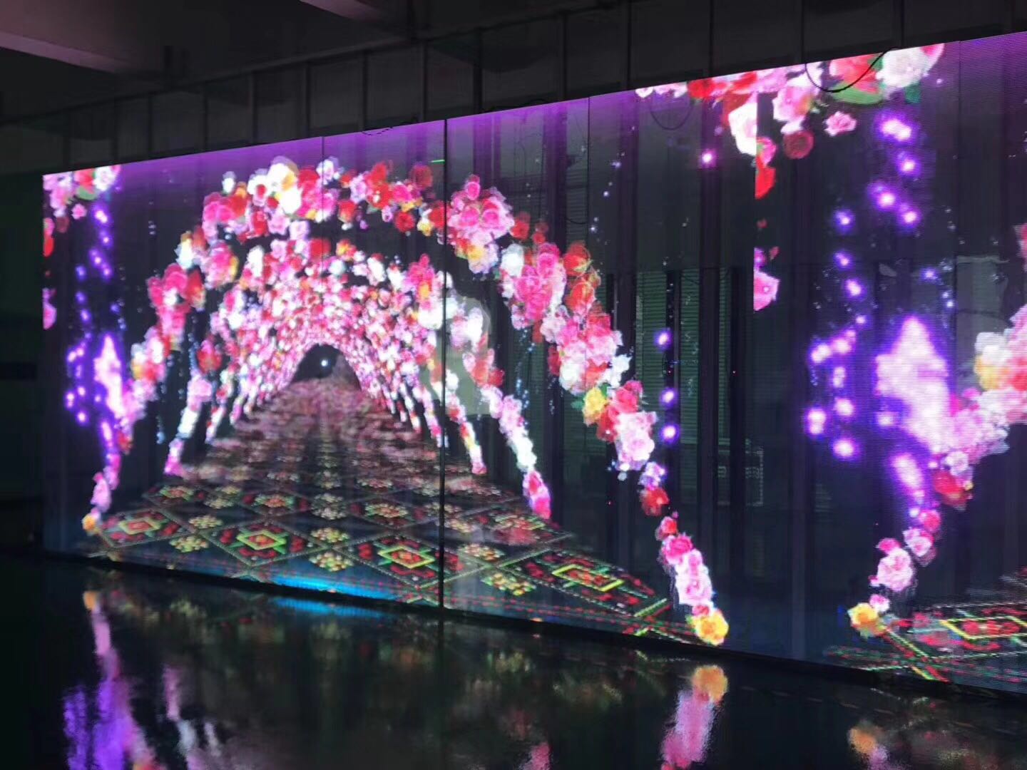 酒吧用LED透明屏效果怎么样？