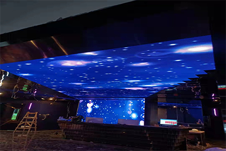 如何定制创意LED显示屏打造年轻人喜欢的KTV？
