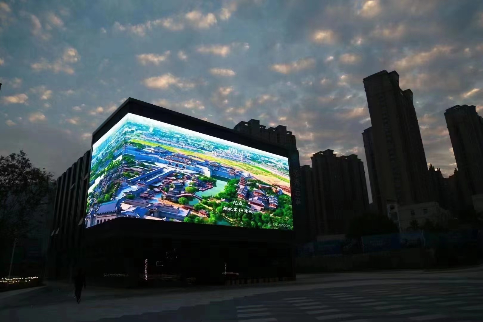 裸眼3D与LED广告显示屏发展趋势对比